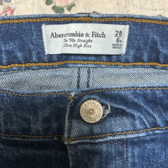 EUC Abercrombie & Fitch 90s Straight Ultra High Rise Jeans 28/6R - Picture 5 of 5